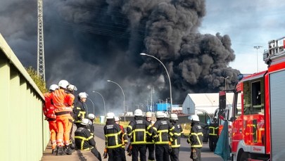Ogień, eksplozje butli i odłamki na autostradzie. Hamburg walczy z katastrofą