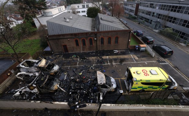 Ogień i eksplozje w Londynie. Spłonęły karetki pogotowia