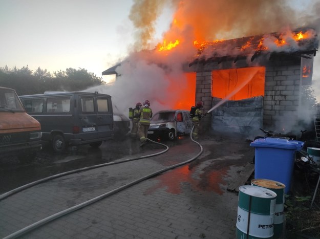Ogień objął budynek mieszkalny i warsztat /foto. KP PSP Tczew /Państwowa Straż Pożarna