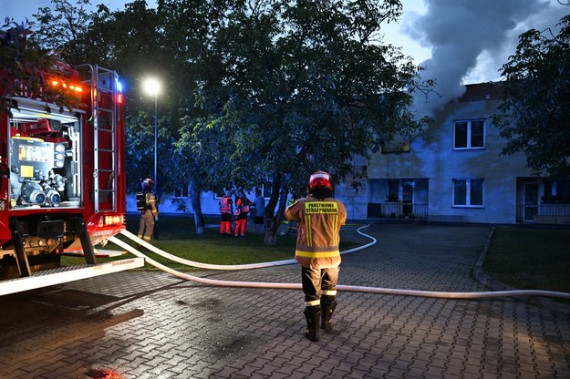 Ogień pojawił się w jednym z pokoi na pierwszym piętrze budynku /Wojtek Jargiło /PAP