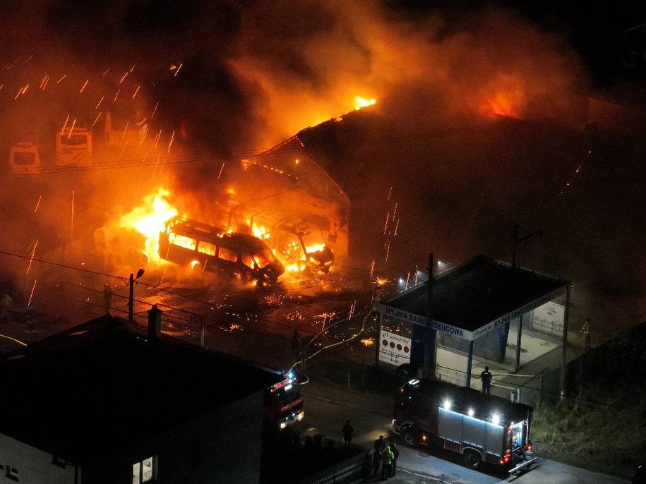 Ogień pojawił się w warsztacie samochodowym /Patrol998-Małopolska  /