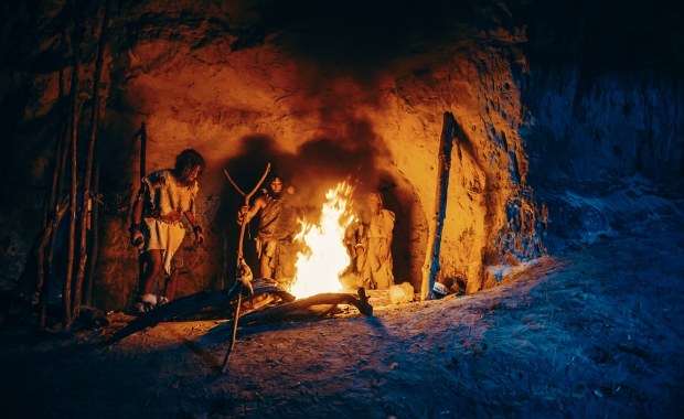 Ogień przyczynił się do ewolucji człowieka w zaskakujący sposób. Przydały się... oparzenia