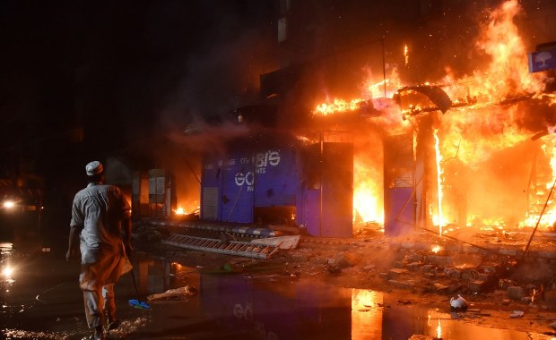 Ogień strawił centrum handlowe. Dramat w Pakistanie