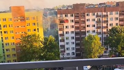 Ogień szalał na szóstym piętrze. Groźny pożar w bloku w Sosnowcu 