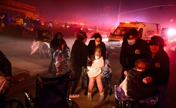 Ogień trawi tysiące hektarów w Los Angeles. "Sceny apokaliptyczne", ewakuacja prawie 100 tys. osób