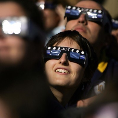 Oglądaj zaćmienie bezpiecznie! /AFP
