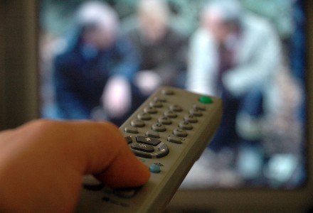 Oglądanie telewizji przez 4 lub więcej godzin dziennie zwiększa ryzyko zgonu o 46 proc. fot. Sem Rox /stock.xchng