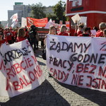 „Ogłaszamy stan wyjątkowy w sądach i prokuraturze”: „Czerwony marsz” na ulicach Warszawy