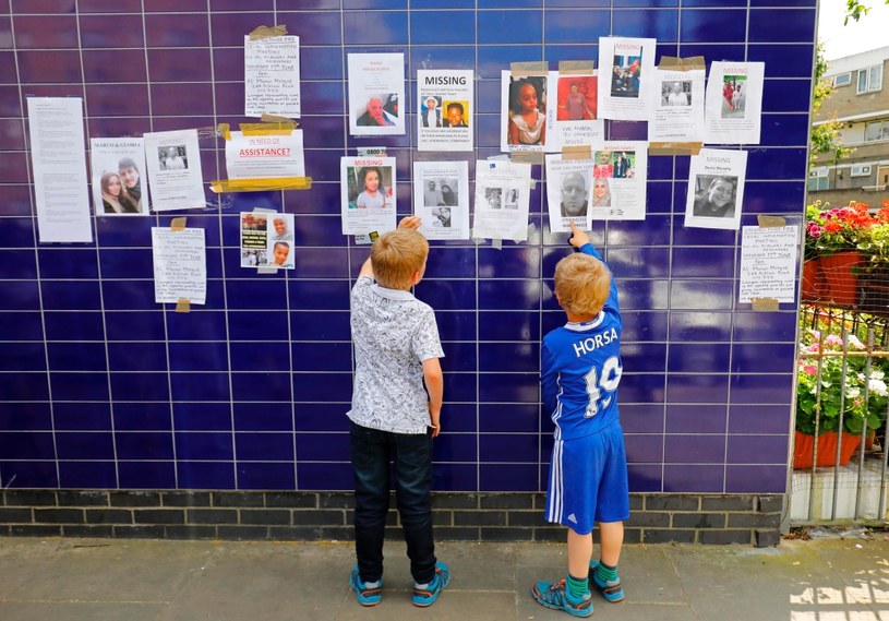Ogłoszenia o zaginionych po pożarze Grenfell Tower /AFP
