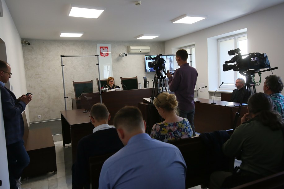 Ogłoszenie wyroku w procesie cywilnym przeciwko diecezji kaliskiej o zadośćuczynienie za molestowanie przez księdza /Tomasz Wojtasik /PAP
