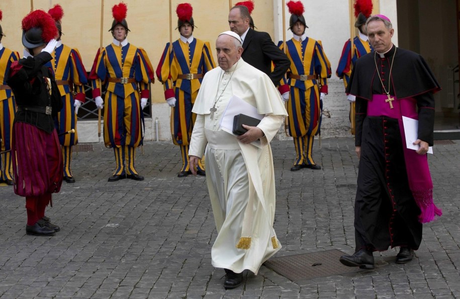 Ogłoszony przez Watykan dokument ma być podstawą do dalszych dyskusji /ALESSANDRA TARANTINO / POOL /PAP/EPA