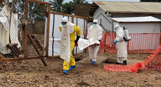 Ognisko gorączki krwotocznej ebola w Ugandzie /STR /PAP/EPA