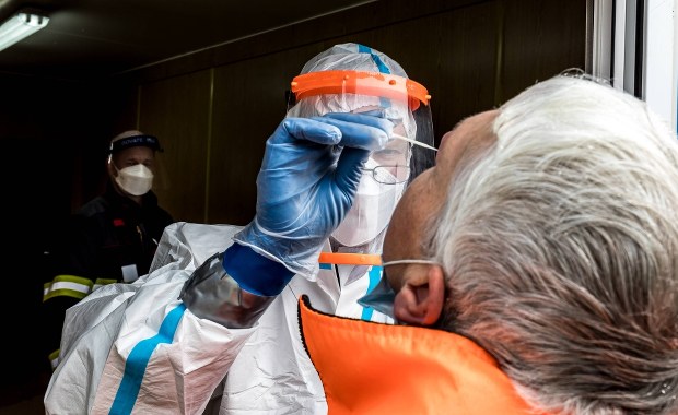 Ognisko koronawirusa w fabryce lodów. Ponad 200 zakażonych, kilkaset na kwarantannie