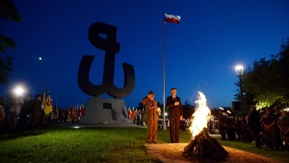 "Ognisko Pamięci" na Kopcu Powstania Warszawskiego. "Powstańcy dają lekcję jedności"