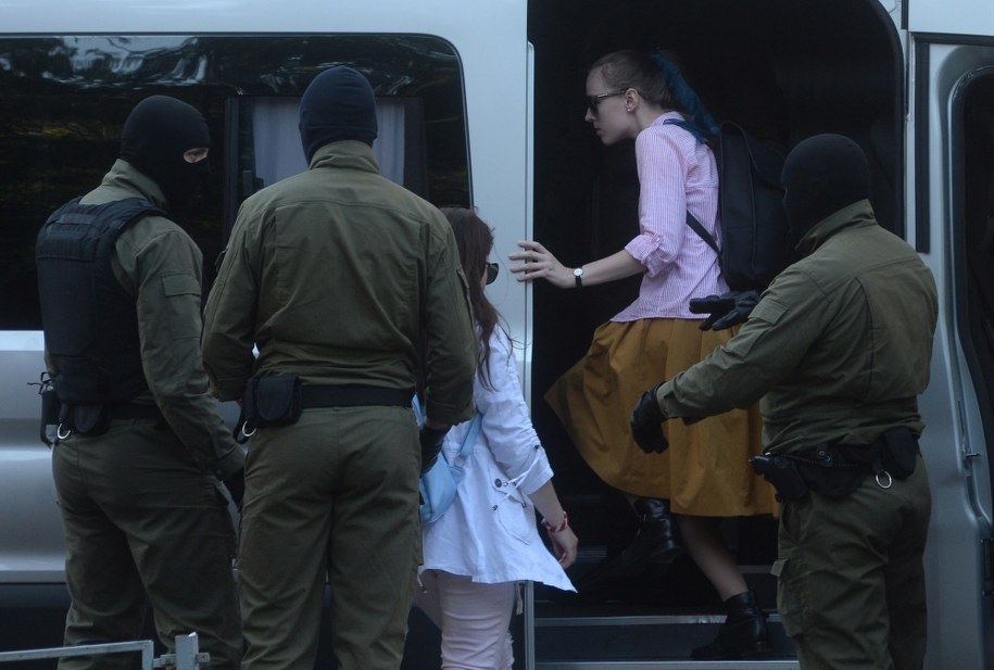 Ogółem podczas protestu zatrzymano już co najmniej 46 osób – tyle nazwisk zebrało centrum praw człowieka Wiasna / 	STR   /PAP/EPA