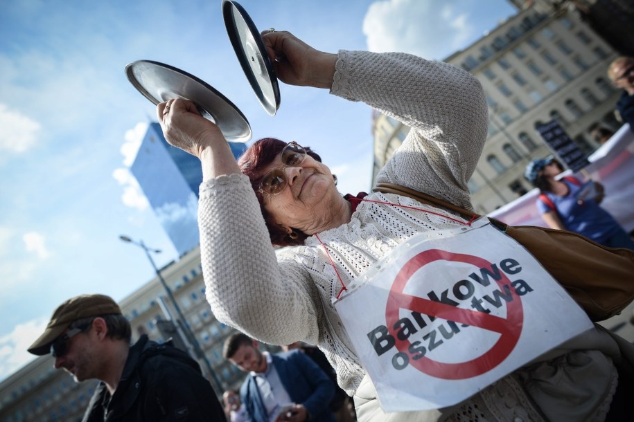 Ogólnopolska Manifestacją Osób Poszkodowanych Przez Banki w Warszawie /Jacek Turczyk /PAP