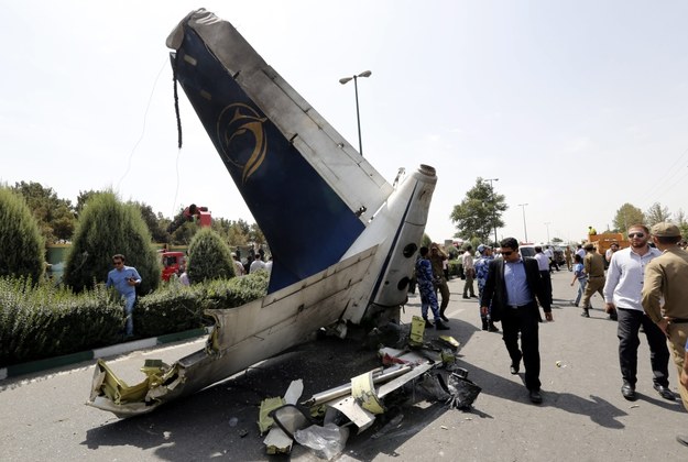 Ogon rozbitego samolotu /Abedin Taherkenareh   /PAP/EPA