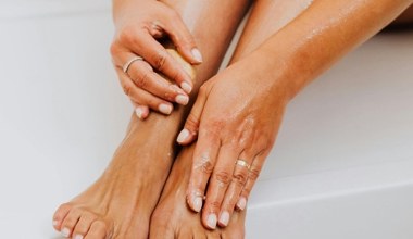 Ogranicz nadmierną potliwość stóp domowymi sposobami już od dziś