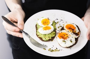 Ogranicz trzy rzeczy, a spadnie insulina, kortyzol i ciśnienie. Dieta, która pomoże w zespole Cushinga