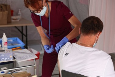 Ograniczenia dla nieszczepionych? Nowe propozycje Rady Medycznej