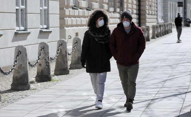 "Ograniczenia powinny być ostrzejsze". Lekarze komentują decyzję o obostrzeniach