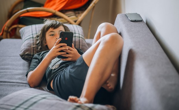 Ograniczenie dzieciom dostępu do social mediów? Oto, co sądzą Polacy