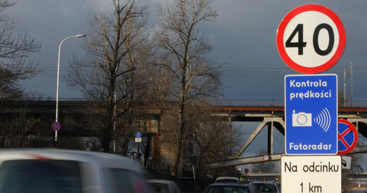 Ograniczenie prędkości do 40 km/h za znakiem. Co je odwołuje? /Stanisław Kowalczuk /East News