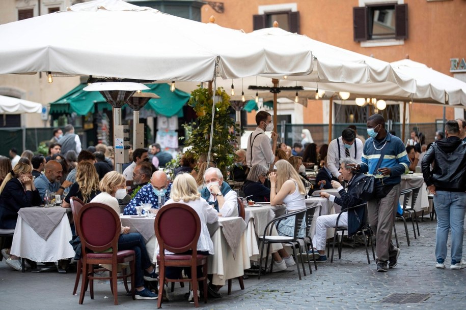 Ogródki restauracyjne w Rzymie /MASSIMO PERCOSSI /PAP/EPA