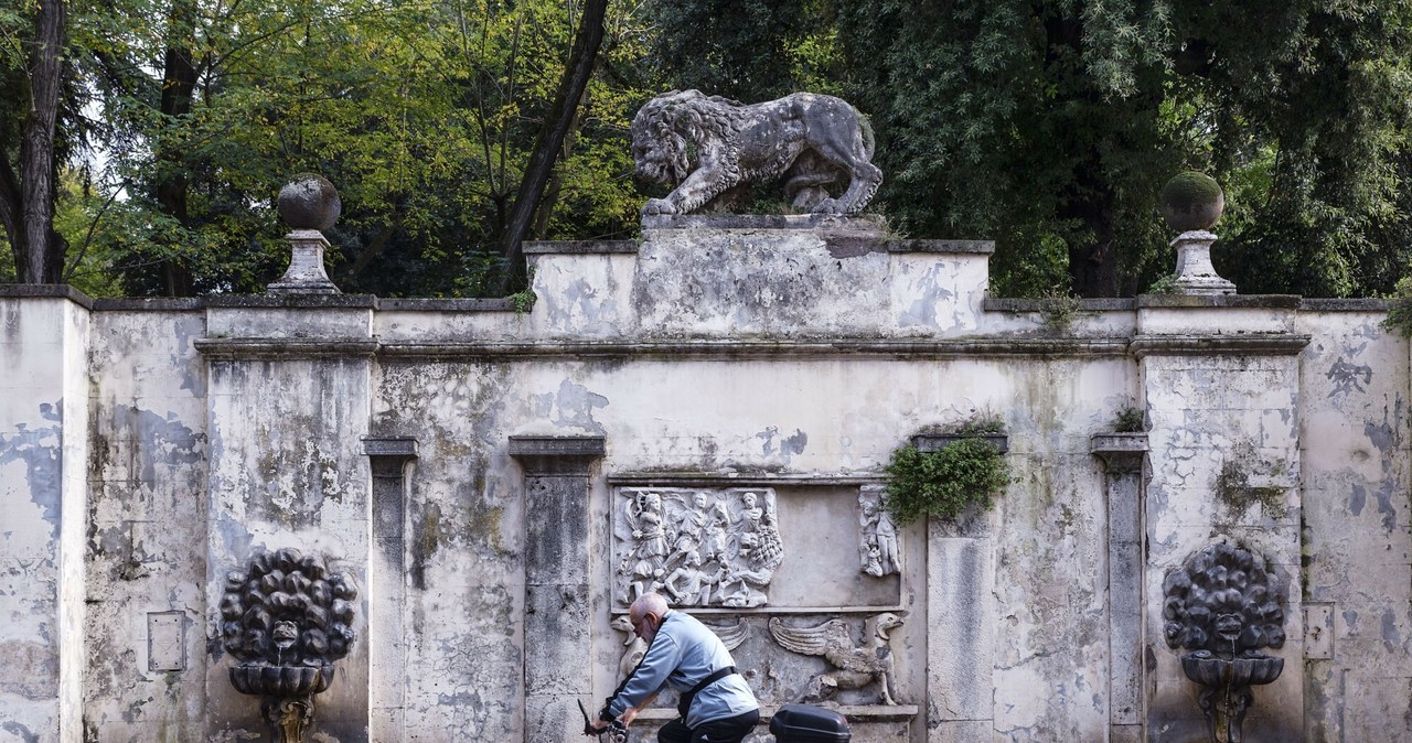 Ogrody Villa Borghese w Rzymie to miejsce o niepowtarzalnym klimacie /John Greim/REX Shutterstock /East News