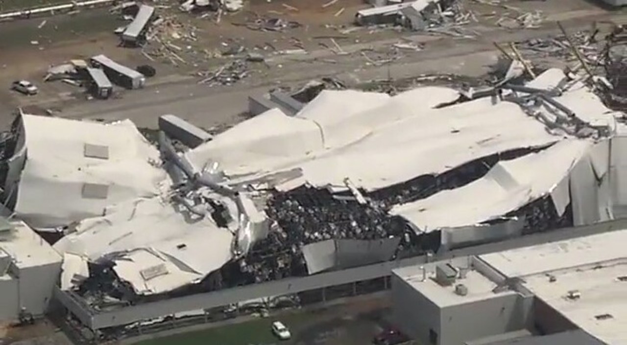 Ogromna fabryka Pfizera zniszczona przez tornado