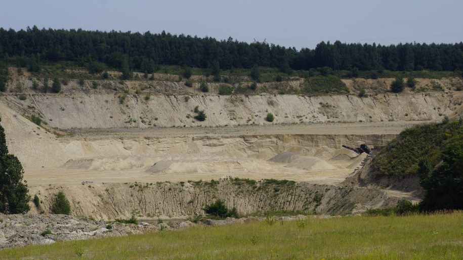 Ogromne hałdy piachu są wyjątkowe niebezpieczne dla ludzi /Kopalnia Stoki w Łodzi /Materiały prasowe