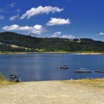 Ogromne jezioro z plażą blisko Krakowa. Tu schłodzisz się w upalny weekend 