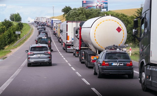 Ogromne korki na granicy. Minister zapowiedział zmianę