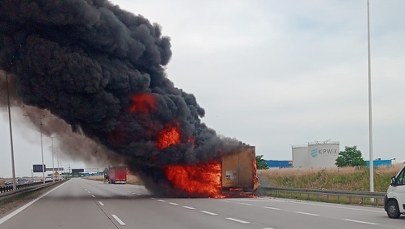 Ogromne utrudnienia na A4. Pali się ciężarówka 