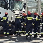 Ogromne utrudnienia na S8 w Warszawie. Zderzyły się 3 ciężarówki i bus