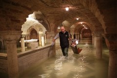 Ogromne zniszczenia po powodzi w bazylice św. Marka w Wenecji