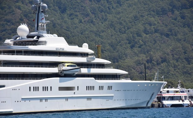 Ogromny apetyt na luksus. Ten jacht spala tysiące litrów diesla... na postoju