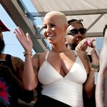 Ogromny biust karmiącej Amber Rose