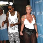 Ogromny biust karmiącej Amber Rose