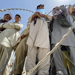 „Ogromny chaos w Kabulu”. UE wzywa do zaniechania przemocy [RELACJA]
