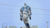 Ogromny humanoidalny robot będzie naprawiał linie kolejowe w Japonii