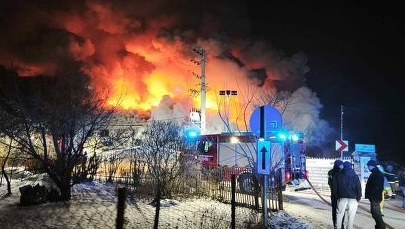 Ogromny pożar dyskoteki koło Garwolina. Z budynku ewakuowało się 200 osób