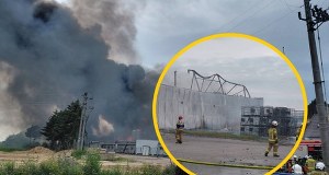 Ogromny pożar fabryki aerozoli. "Duże zadymienie. Zamknij okna i drzwi"