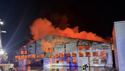 ​Ogromny pożar kurnika w Fałkowicach. W środku dziesiątki tysięcy zwierząt
