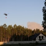 las Ogromny pożar lasu obok Warszawy. Ewakuacja okolicznych mieszkańców