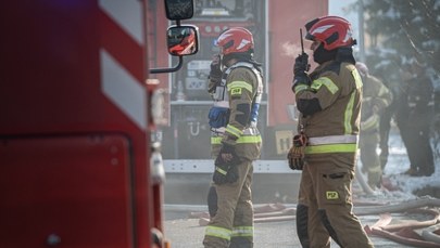 Ogromny pożar w Chełmnie. Spłonęła hala z 10 tonami pianki