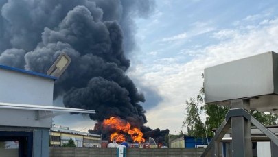 Ogromny pożar w Kutnie. Spłonęło 50 zbiorników z rozpuszczalnikiem