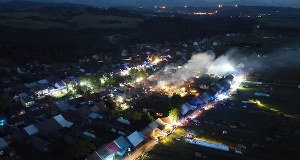 Ogromny pożar w Nowej Białej. Spłonęły domy i budynki gospodarcze