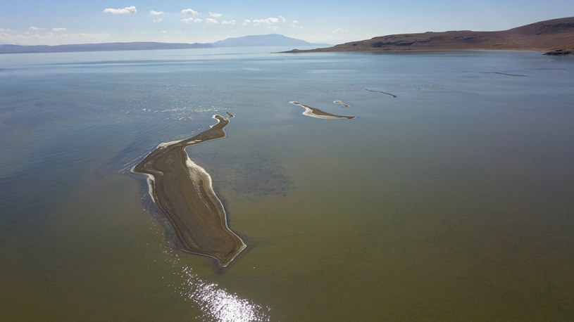 Ogromny spadek wód w jeziorze Wan odsłonił wiele wysp /AA/ABACA/Abaca /East News