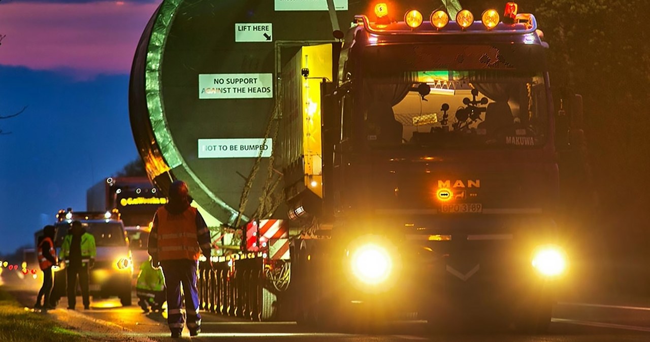 Ogromny transport na polskich drogach. Będą ograniczenia dla kierowców /GDDKiA